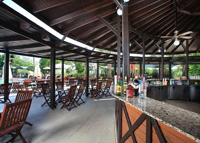 天堂俱乐部仙人掌酒店 4* 古穆杜尔